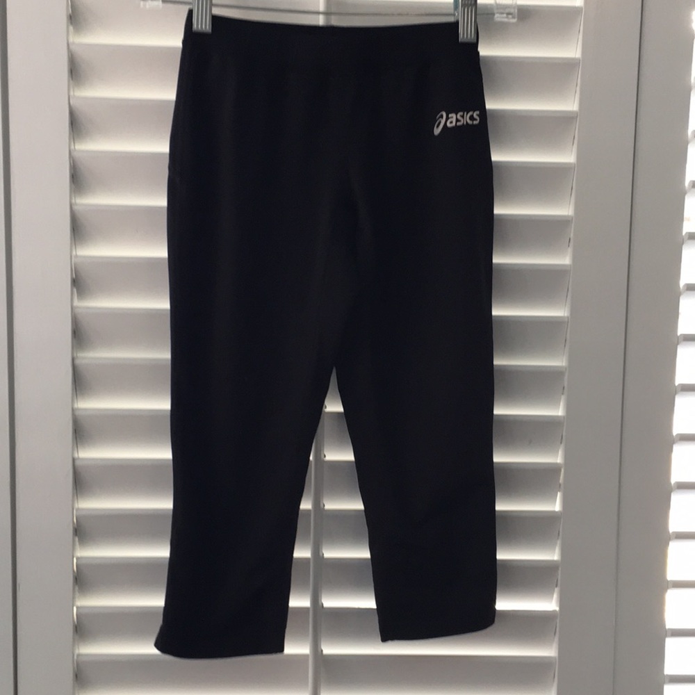 black asics cropped leggings